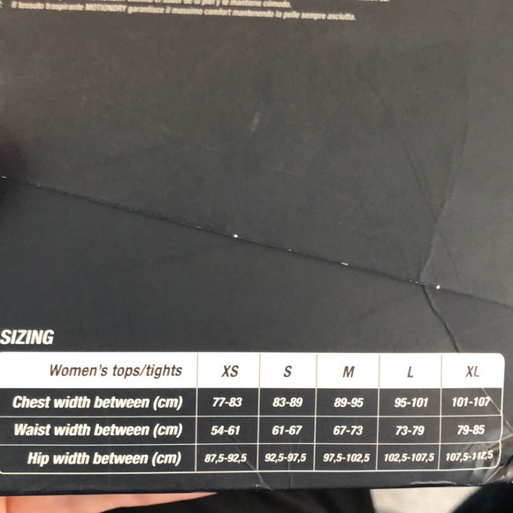 ASICS Women’s Compression Top XL - Picture 6 of 7